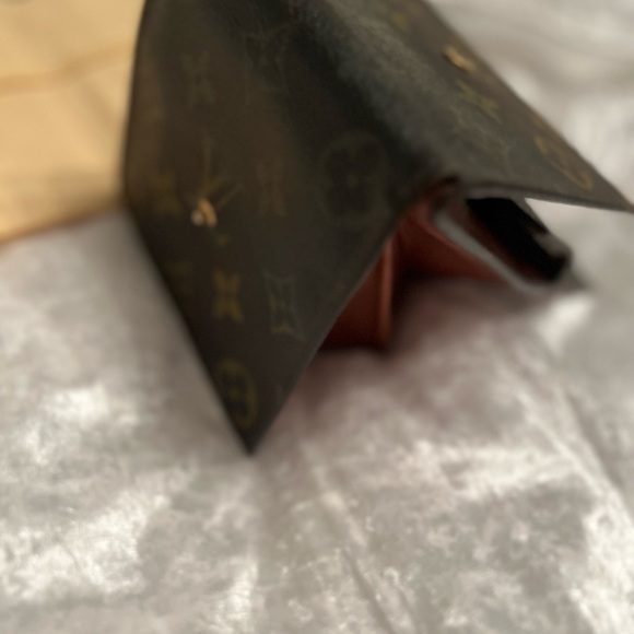 Louis Vuitton Wallet - Picture 9 of 9